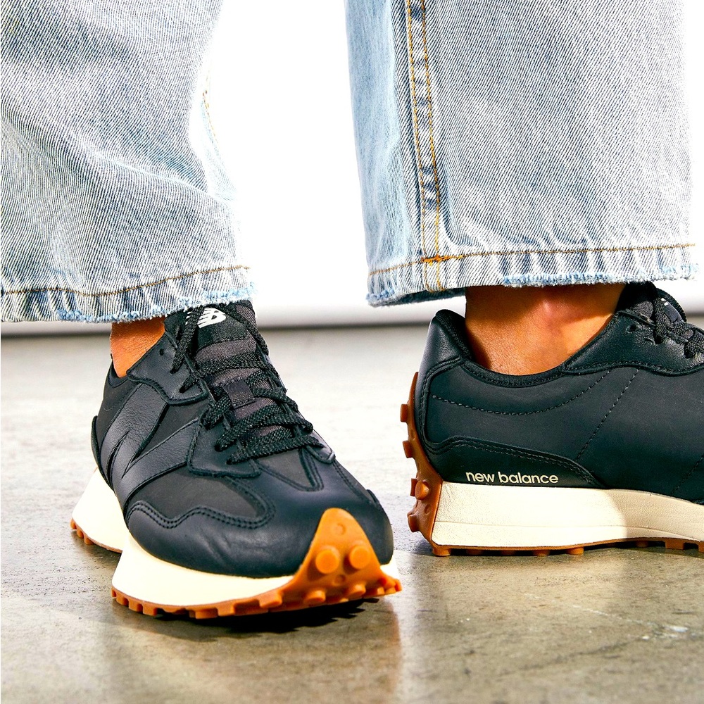 Women’s New Balance 327 Leather sneakers. $45. Size 7.5